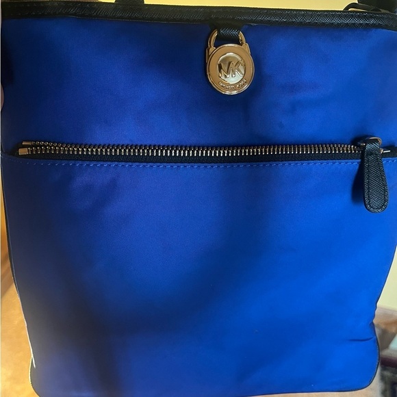 Michael Kors Nylon Large pocket Crossbody - Picture 3 of 6